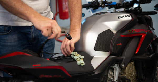 How the Rapid Bike EVO Supports Twin-Cylinder Engines with Dual Lambda Sensors